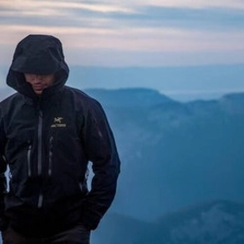 Jacket Arc'teryx Men Alpha SV 24K Black | Outdoorsupply.co.uk