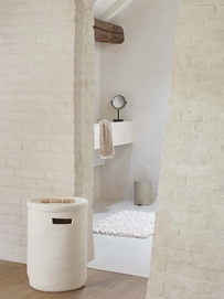 3---Aquanova_Otis_wasmand_Rocca_badmat_Raf_pedaalemmer_London_handdoek_Porto_make_up_spiegel