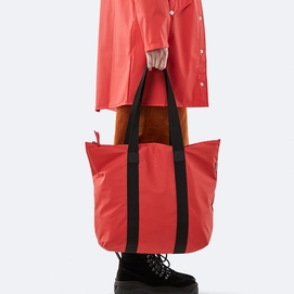 rains-tote-bag-rush-red2