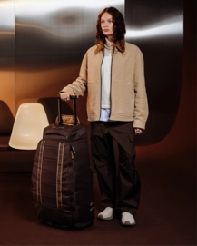 11---Hugger_Roller_Bag_60L_Espresso_3000262103001_2