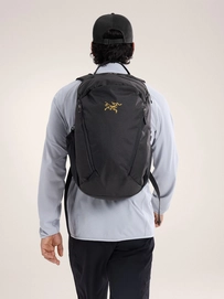 5---F25-X000009825-Mantis-26-Backpack-Black-Front-View
