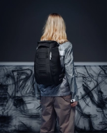 10---Hugger_Backpack_20L_Charcoal_Grey_lifestyle