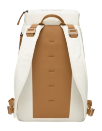 3---Hugger_Backpack_20L_Oatmilk_1000174901501_3-_no-bg