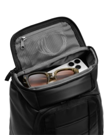 9---Hugger_Backpack_20L_Oatmilk_1000174901501_8
