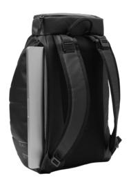 6---Hugger_Backpack_25L_Cappuccino_1000175103101_6-_no-bg