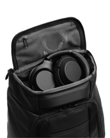6---Hugger_Backpack_25L_Charcoal_Grey_1000175011201