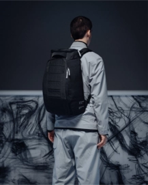 9---Hugger_Backpack_25L_Charcoal_Grey_lifestyle