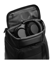 8---Hugger_Backpack_25L_Oatmilk_1000175901501_8-_no-bg