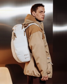 9---Hugger_Backpack_25L_Oatmilk_1000175901501_2