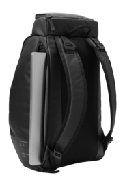 7---Hugger_Backpack_30L_Oatmilk_1000176901501_6-_no-bg