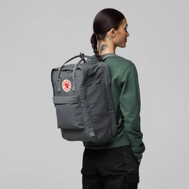 8---Kanken_Laptop_17_23525-046_C_MODEL_FJR