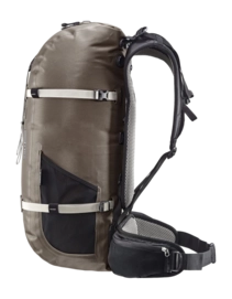 2---ORTLIEB-ATRACK-35L-R7057-SIDE-_no-bg