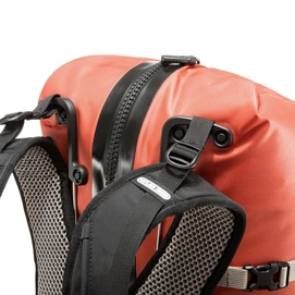 8---ORTLIEB-ATRACK-35L-R7055-DETAIL-1