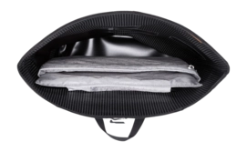 8---ORTLIEB-COMMUTER-DAYPACK-HIGH-VISIBILITY-R4150-INSIDE-_no-bg