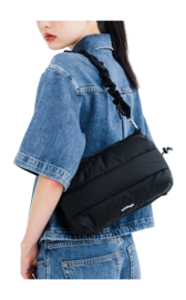 5---BottleLargeBlack_onbody4_1512x