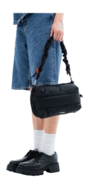 6---BottleLargePufferBlack_onbody9_1512x