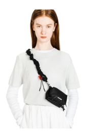 3---BottleSacocheMiniBlack_Onbody5_672be976-79c2-4b08-aa9a-bd2bc6c9e086_1512x