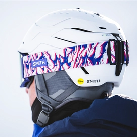 7---squad-mag-goggles_ultravioletPeaking-cpProPhotochromicRedMirror_lifestyle02