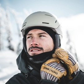 vantage2-mips-helmet_matteChalk_lifestyle02
