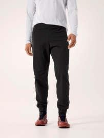 4---F25_X000010040_002291_Gamma_Jogger_Black_Men_32-R_Front-View_Lowres