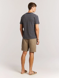 8---17761002_906_model_back-full_01