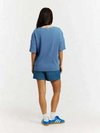 8---17661010_909_model_back-full_01