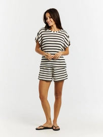 4---17661009_106_model_front-full_01