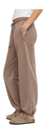 3---CS1019_Organic-Relaxed-Sweatpants_Faded-Khaki_Female_0616-_no-bg