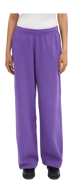 3---CS1018_Organic-Straight-Leg-Sweatpants_Ultra-Violet_Female_3-_no-bg