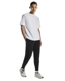 5---1MF30320553-focus_tech_sweatpants-fw25-black-m-4x5-tr-g3