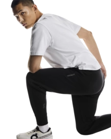 6---1MF30320553-focus_tech_sweatpants-fw25-black-m-4x5-tr-g5