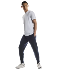 6---1MF30320255-focus_tech_sweatpants-fw25-navy-m-4x5-tr-g3