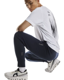 7---1MF30320255-focus_tech_sweatpants-fw25-navy-m-4x5-tr-g6