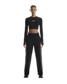 2---1WF30390553-focus_tech_sweatpants-fw25-black-w-4x5-tr-g1