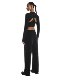 4---1WF30390553-focus_tech_sweatpants-fw25-black-w-4x5-tr-g5