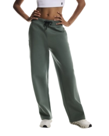 5---1WF30390153-focus_tech_sweatpants-fw25-olive-w-4x5-tr-g3