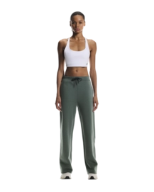 6---1WF30390153-focus_tech_sweatpants-fw25-olive-w-4x5-tr-g1