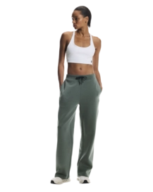 8---1WF30390153-focus_tech_sweatpants-fw25-olive-w-4x5-tr-g7