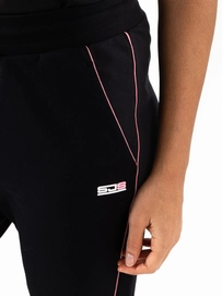 3---Kirby-Lady Pant-B001-4-Detail