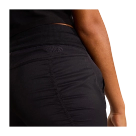 10---imgi_16_Womens-Aphrodite-20-Capri-Joggers-TNF-TNF-BlackNPF-ALT6