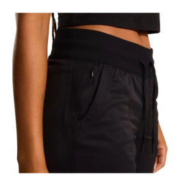 9---imgi_14_Womens-Aphrodite-20-Capri-Joggers-TNF-TNF-BlackNPF-ALT5