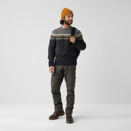 3---Ovik_Knit_Sweater_M_81829-555_C_MODEL_FJR