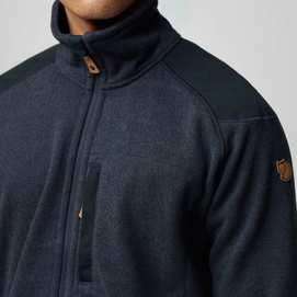 6---Buck_Fleece_M_81328-555_F_MODEL_FJR