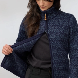 8---Snow_Cardigan_W_89912-555_H_MODEL_1668